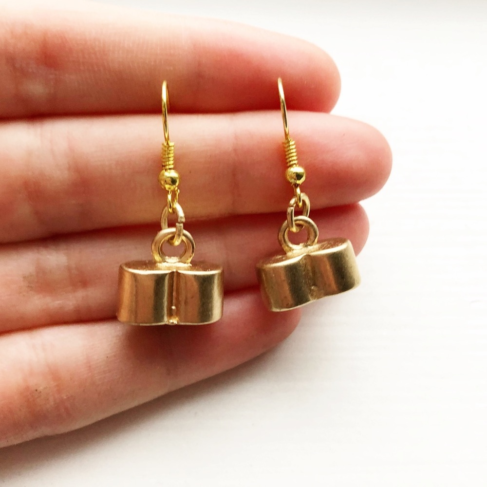 Chic & dainty gold tube drop earrings